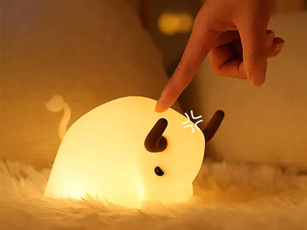 چراغ خواب رومیزی فانتزی شارژی کودکانه new cow sleeping lamp led soft light at night BD-NL-11