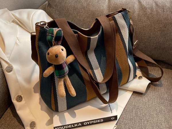 کیف دوشی زنانه کیف دوشی و کراس بادی زنانه با ظرفیت بزرگ Bags for women 2023 new large-capacity 6909 سفید ـ قهوه ای برند متفرقه - تصویر 10