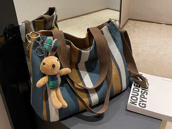 کیف دوشی زنانه کیف دوشی و کراس بادی زنانه با ظرفیت بزرگ Bags for women 2023 new large-capacity 6909 سفید ـ قهوه ای برند متفرقه - تصویر 13