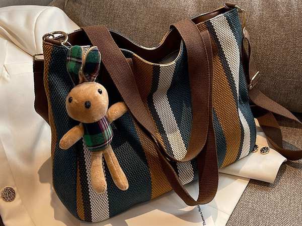 کیف دوشی زنانه کیف دوشی و کراس بادی زنانه با ظرفیت بزرگ Bags for women 2023 new large-capacity 6909 سفید ـ قهوه ای برند متفرقه - تصویر 14