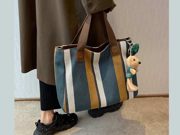 کیف دوشی زنانه کیف دوشی و کراس بادی زنانه با ظرفیت بزرگ Bags for women 2023 new large-capacity 6909 سفید ـ قهوه ای برند متفرقه - تصویر 3