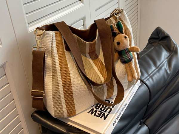کیف دوشی زنانه کیف دوشی و کراس بادی زنانه با ظرفیت بزرگ Bags for women 2023 new large-capacity 6909 سفید ـ قهوه ای برند متفرقه - تصویر 5