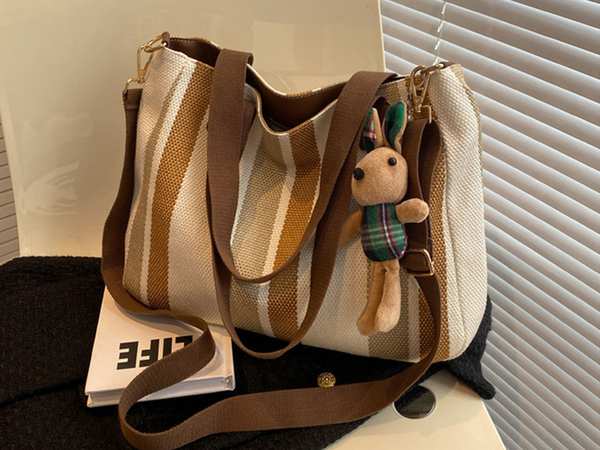 کیف دوشی زنانه کیف دوشی و کراس بادی زنانه با ظرفیت بزرگ Bags for women 2023 new large-capacity 6909 سفید ـ قهوه ای برند متفرقه - تصویر 9