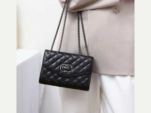 کیف دوشی زنانه چرمی Women's bag new style 2023 genuine leather 8882 مشکی برند متفرقه - تصویر 18