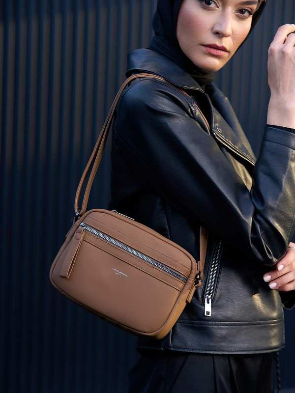 کیف دوشی زنانه دیوید جونز مدل 2-7015