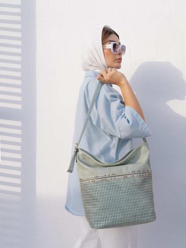 کیف دوشی زنانه دیوید جونز مدل 2-7061