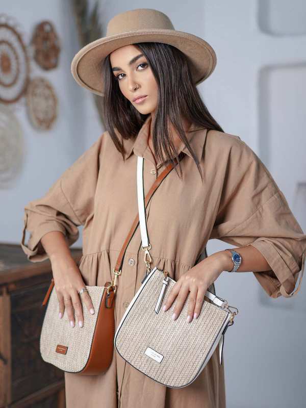 کیف دوشی زنانه دیوید جونز مدل 2-7051 دیویدجونز