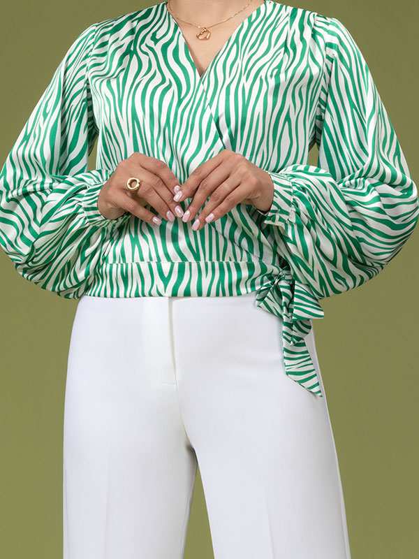 بلوز زنانه ساتن سیلک طرح دار یقه هفت چپ و راستی کژوال لیدو برنس