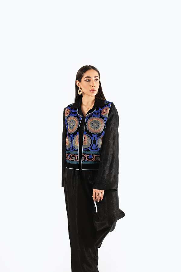 جلیقه زنانه سوزندوزی مشکی آبی مینوس Miinoos مدل شاهان - تصویر 2