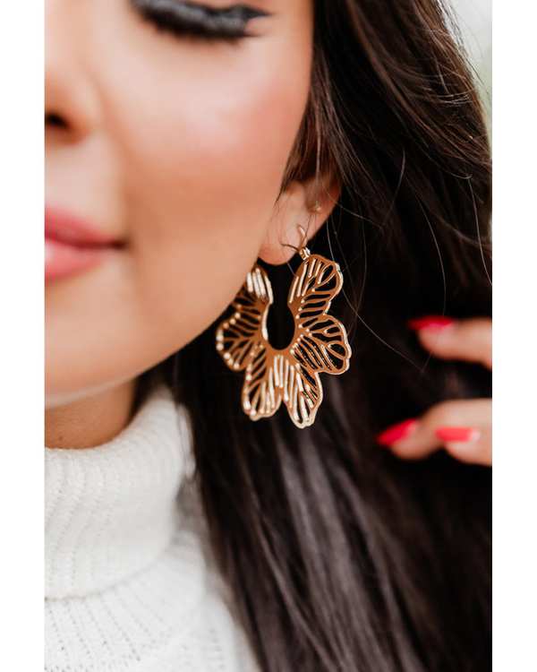 گوشواره زنانه طرح گل طلایی هومنیتی Whomanity مدل BH013347-P12