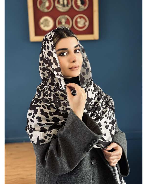 شال زنانه نخی پاییزه کرم مشکی جی دو GIDO طرح پلنگی کد 01630