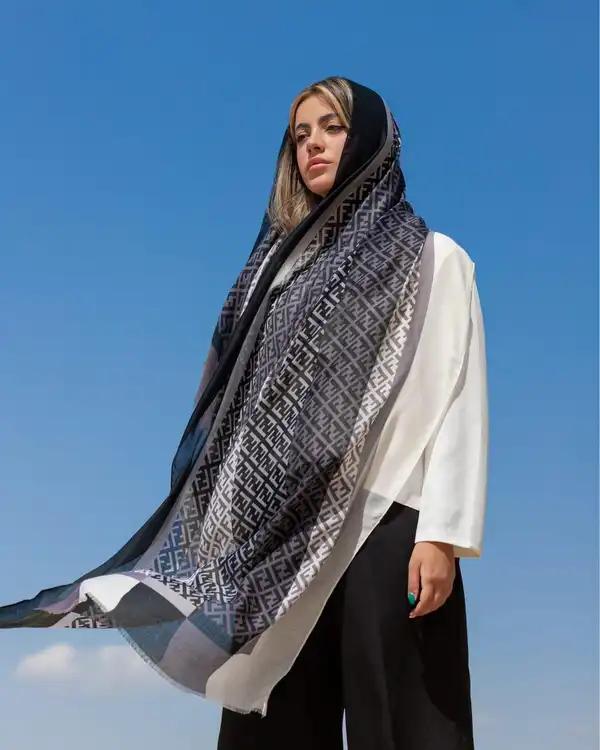 شال زنانه نخی طوسی مشکی جی دو GIDO طرح فندی کد 744