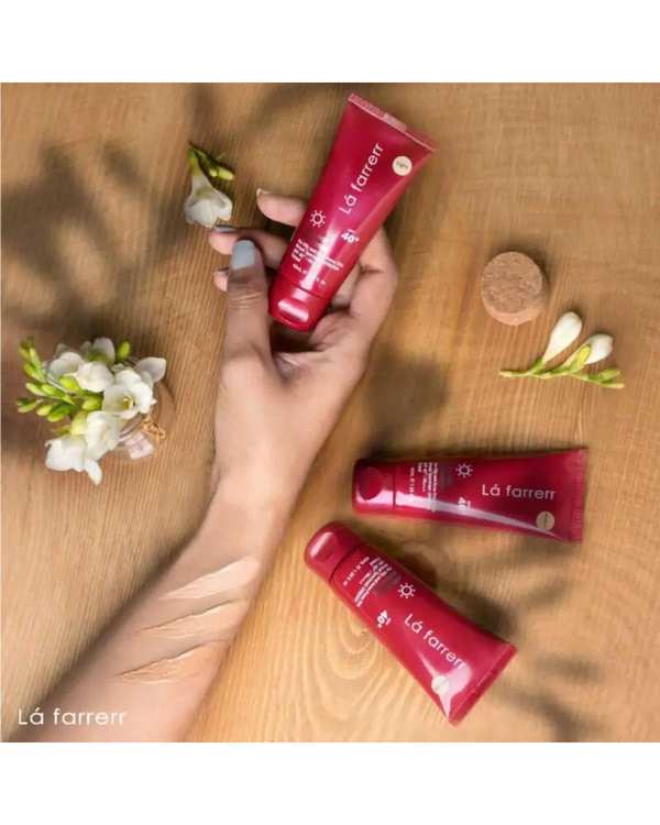 کرم ضد آفتاب و ضد لک رنگی SPF40 لافارر La Farrerr مناسب پوست چرب و دارای آکنه رنگ متوسط - تصویر 9
