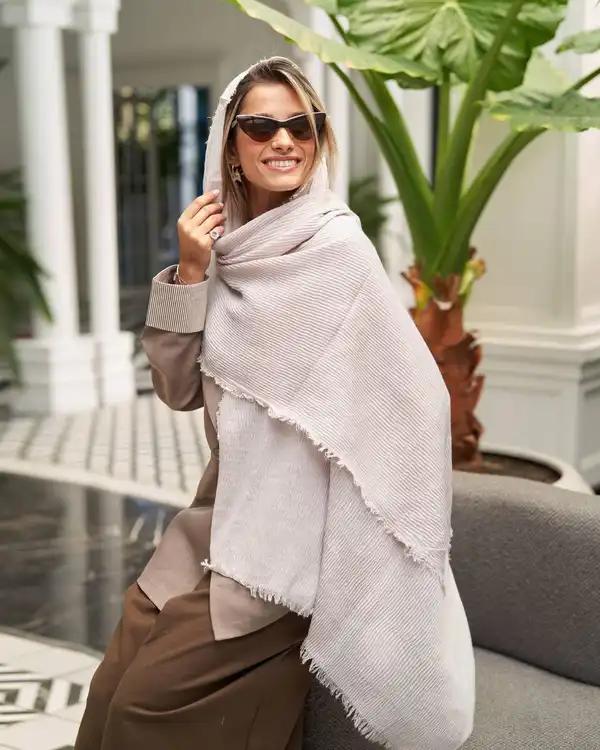 شال زنانه برشکا گرم بالا استخوانی آماهی Amahi طرح ریشه پرزی