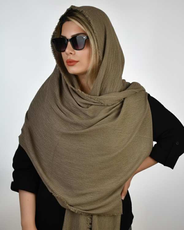 شال زنانه برشکا گرم بالا خاکی آماهی Amahi طرح ریشه پرزی