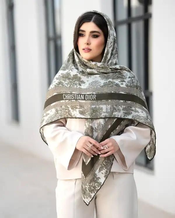 روسری زنانه سبز آماهی Amahi طرح جنگلی دیور قواره 140