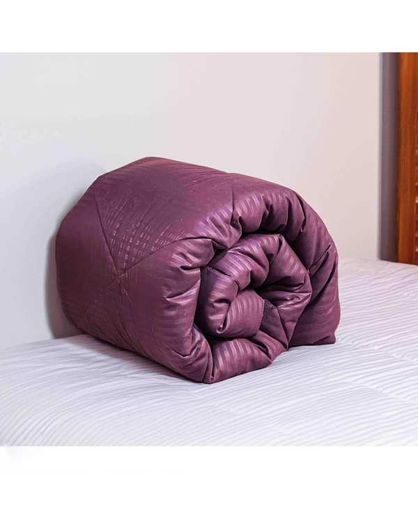 لحاف هتلی دو نفره بادمجانی مانیکا هوم Monica Home مدل parallel plus سایز 230×200 سانتی متر