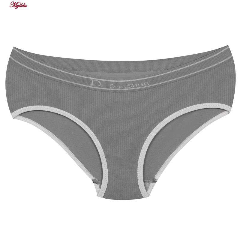 ست نیم تنه و شورت ورزشی زنانه خاکستری روشن مدل 4620 ماییلدا