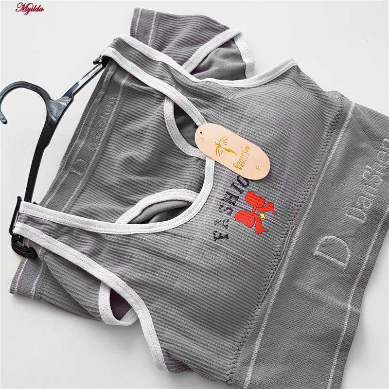 ست نیم تنه و شورت ورزشی زنانه خاکستری روشن مدل 4620 ماییلدا