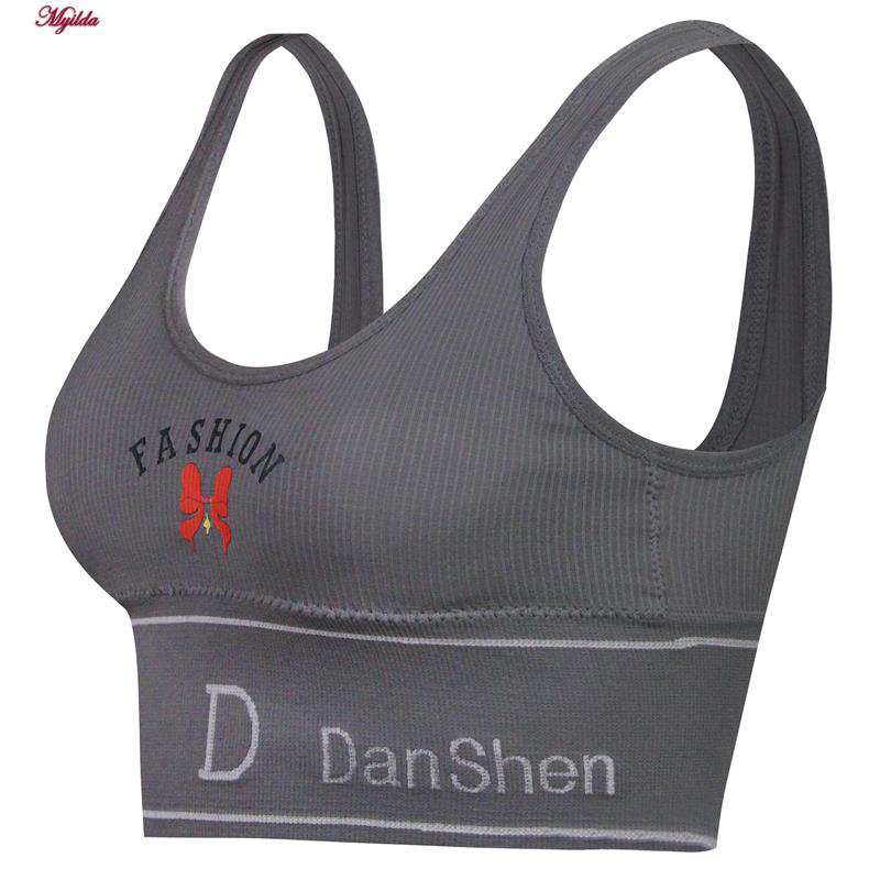 ست نیم تنه و شورت ورزشی زنانه خاکستری تیره مدل 4620 ماییلدا