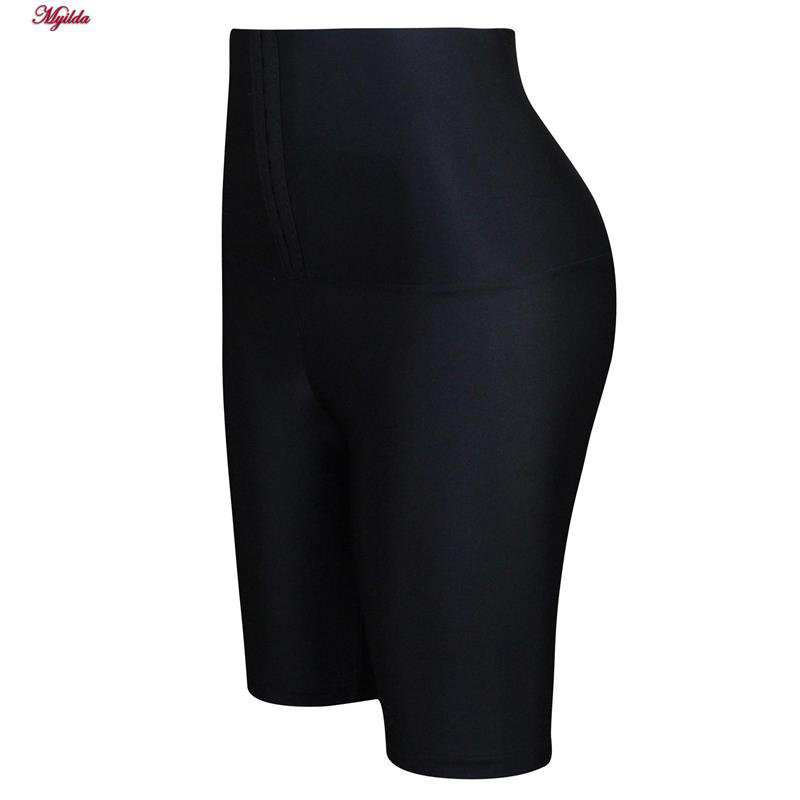 شلوارک کمر گنی ورزشی زنانه فیتن مدل قزن دار مشکی کد 4668-326 ماییلدا