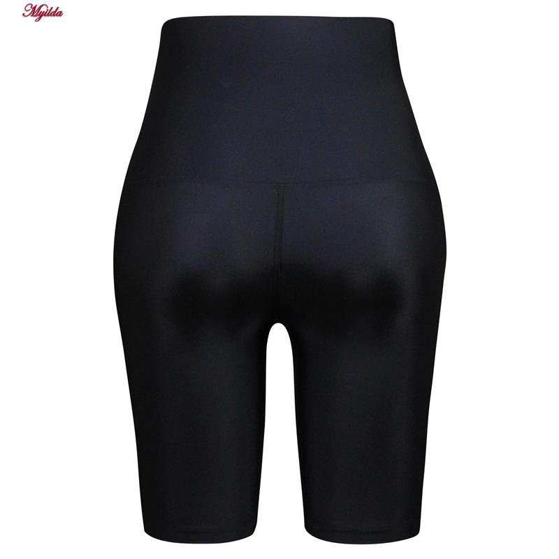 شلوارک کمر گنی ورزشی زنانه فیتن مدل قزن دار مشکی کد 4668-326 ماییلدا