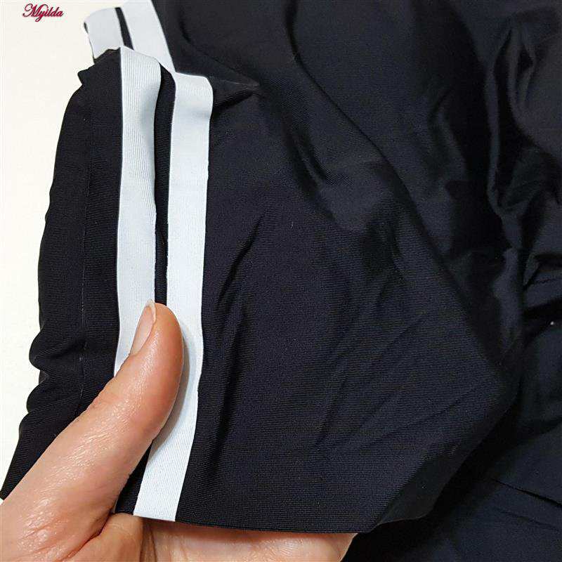 نیم تنه پددار ورزشی زنانه لیزری مشکی مدل بغل خط دار کد 4748 ماییلدا