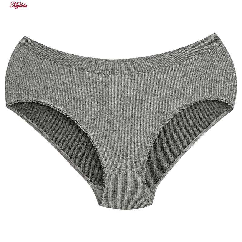 ست نیم تنه و شورت ورزشی زنانه مدل سیملس طوسی کد 4965 ماییلدا