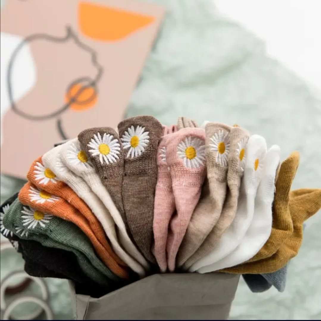 جوراب مچی گلدوزی بابونه ماییلدا