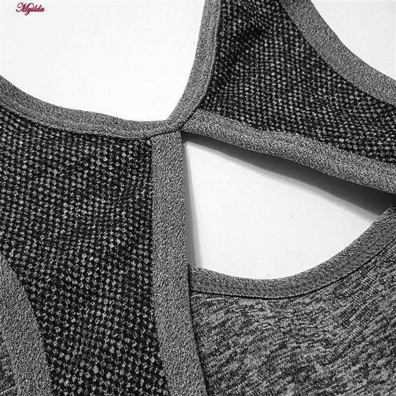 ست نیم تنه و شلوارک ورزشی زنانه ماییلدا مدل سیملس پشت چین دار پددار کد 5172 رنگ طوسی