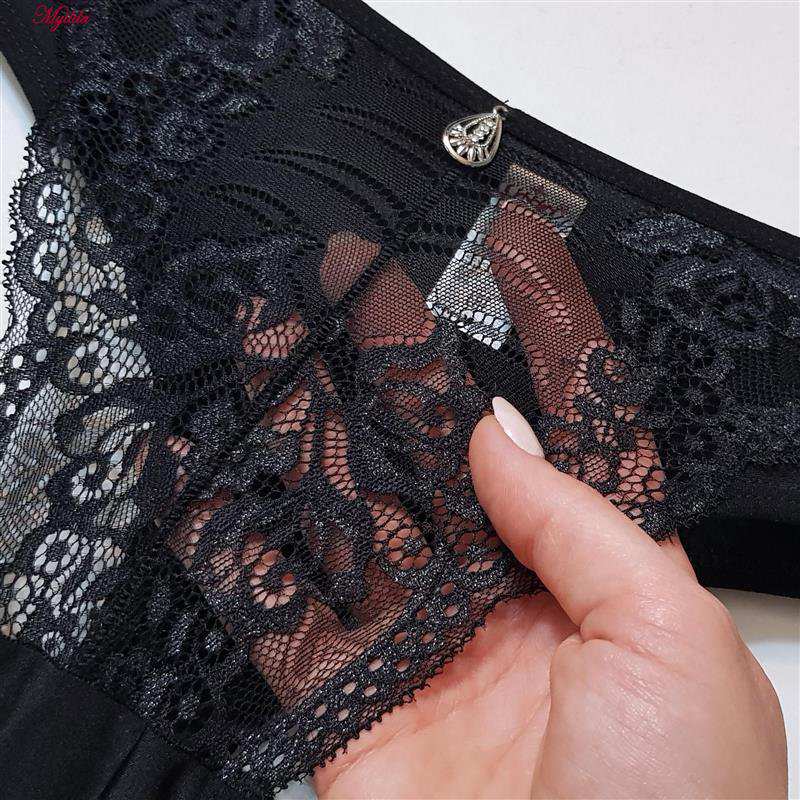 شورت زنانه مدل جلو تور استرج مشکی لین کد 4681-717 ماییلدا