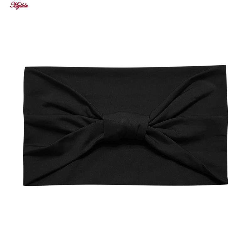 ست تی شرت و شلوار ورزشی زنانه رنگ مشکی به همراه هدبند مدل 5231-734p ماییلدا