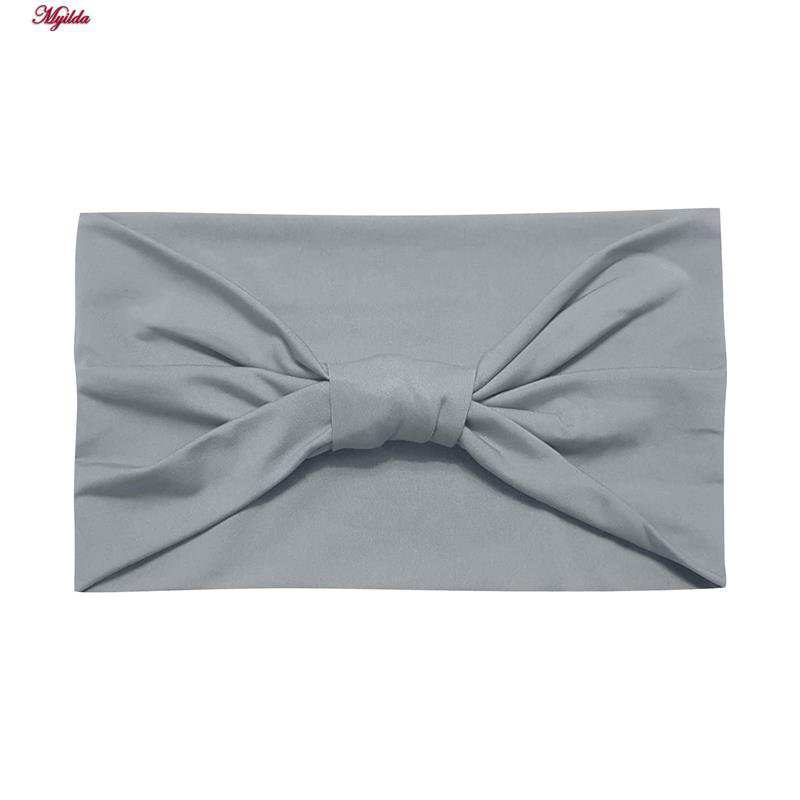 ست تی شرت و شلوار ورزشی زنانه رنگ طوسی به همراه هدبند مدل 5231-734p ماییلدا