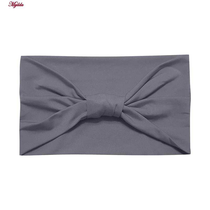 ست تی شرت و شلوار ورزشی زنانه رنگ خاکستری به همراه هدبند مدل 5231-734p ماییلدا
