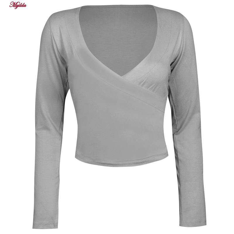ست تی شرت و شلوارک ورزشی زنانه رنگ طوسی مدل 5223-697p ماییلدا