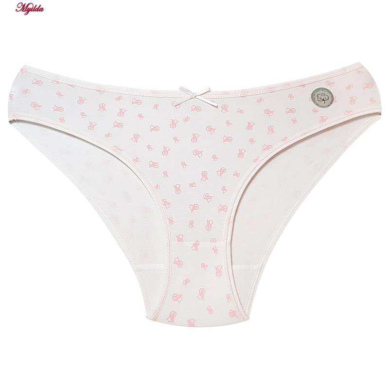 شورت زنانه مدل پنبه ای رنگ سفید فیتن فرخ زادی کد 5177-8 ماییلدا