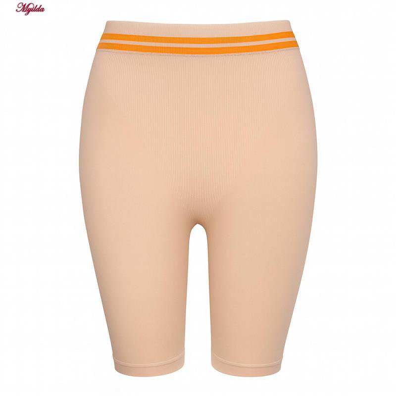 ست نیم تنه و شلوارک ورزشی زنانه رنگ کرم ماییلدا مدل 5327