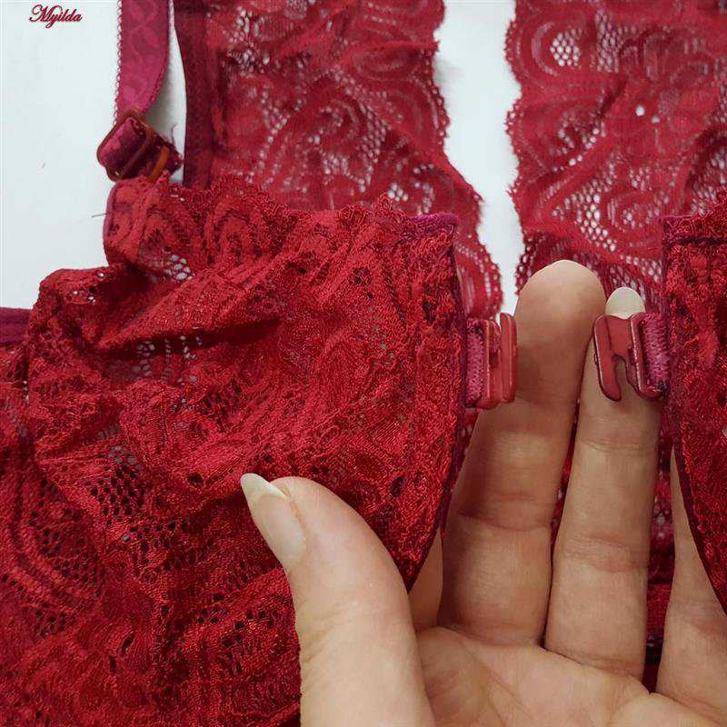 سوتین فنردار زنانه رنگ زرشکی مدل جلو بازشو گلستان ماییلدا کد 5363