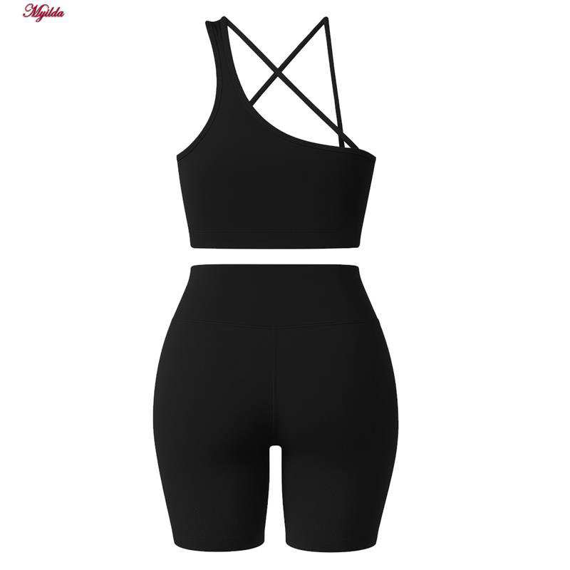 ست نیم تنه و شلوارک ورزشی زنانه رنگ مشکی ماییلدا مدل 5409-7106