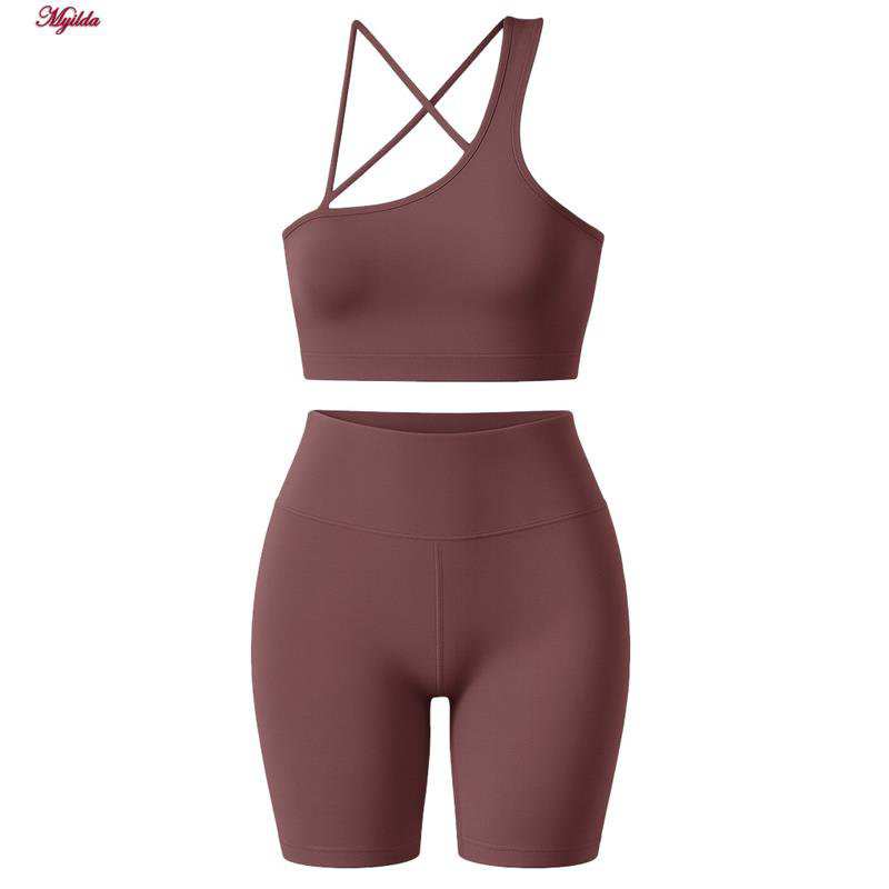 ست نیم تنه و شلوارک ورزشی زنانه رنگ کالباسی ماییلدا مدل 5409-7106