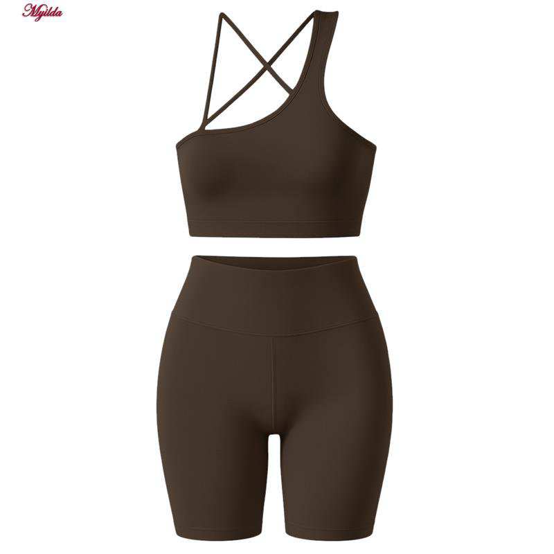 ست نیم تنه و شلوارک ورزشی زنانه رنگ قهوه ای ماییلدا مدل 5409-7106