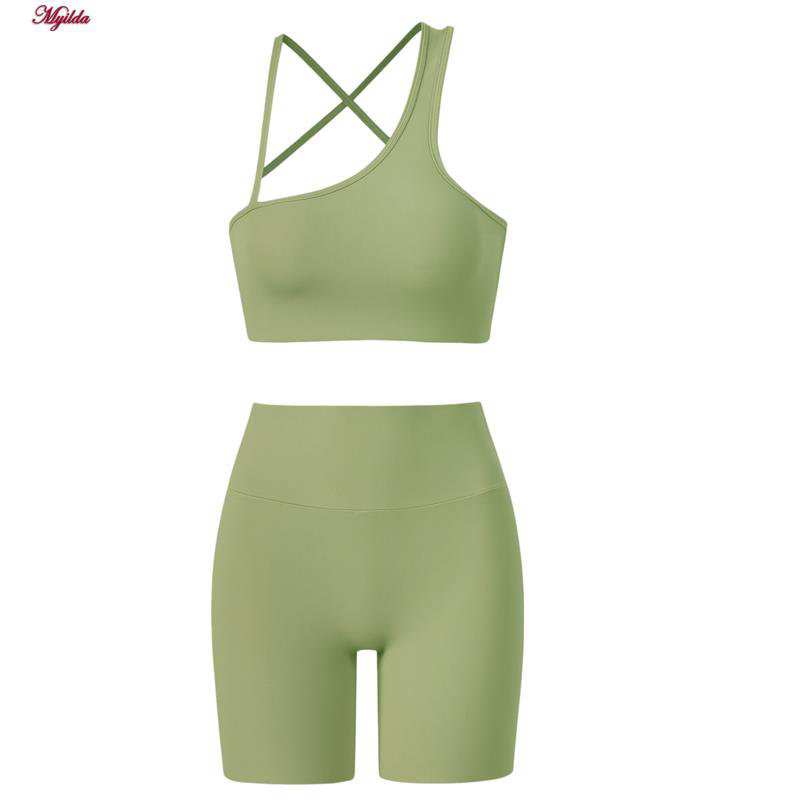 ست نیم تنه و شلوارک ورزشی زنانه رنگ سبز روشن ماییلدا مدل 5409-7106