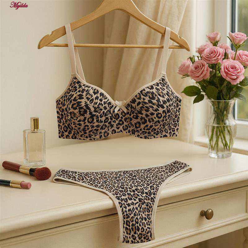 ست شورت و سوتین زنانه شارمین مدل پلنگی فنردار کد 5466-2065 ماییلدا