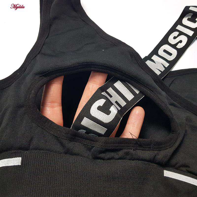 ست نیم تنه و شلوارک ورزشی زنانه مدل سیملس پشت چین دار کد 5562-2333 ماییلدا