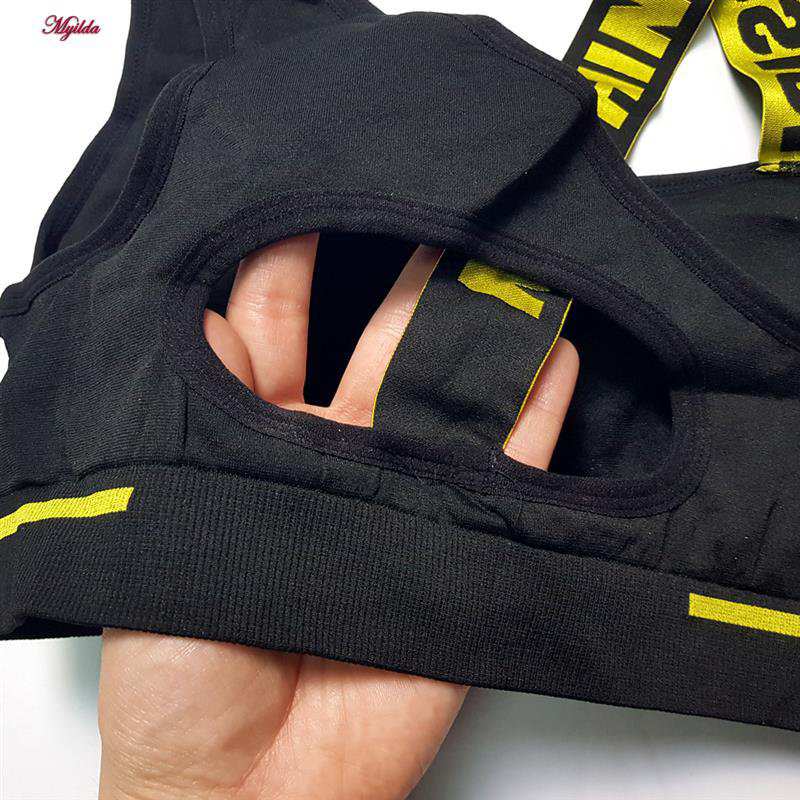 ست نیم تنه و شلوارک ورزشی زنانه مدل سیملس پشت چین دار کد 5562-2333 ماییلدا