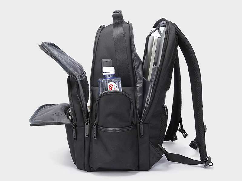 کوله پشتی ضد آب یو اس بی دار بنج مناسب تبلت و لپ تاپ تا 15.6 اینچ Bange BG-2602 Men Impaled Leather Waterproof Backpack with USB Port