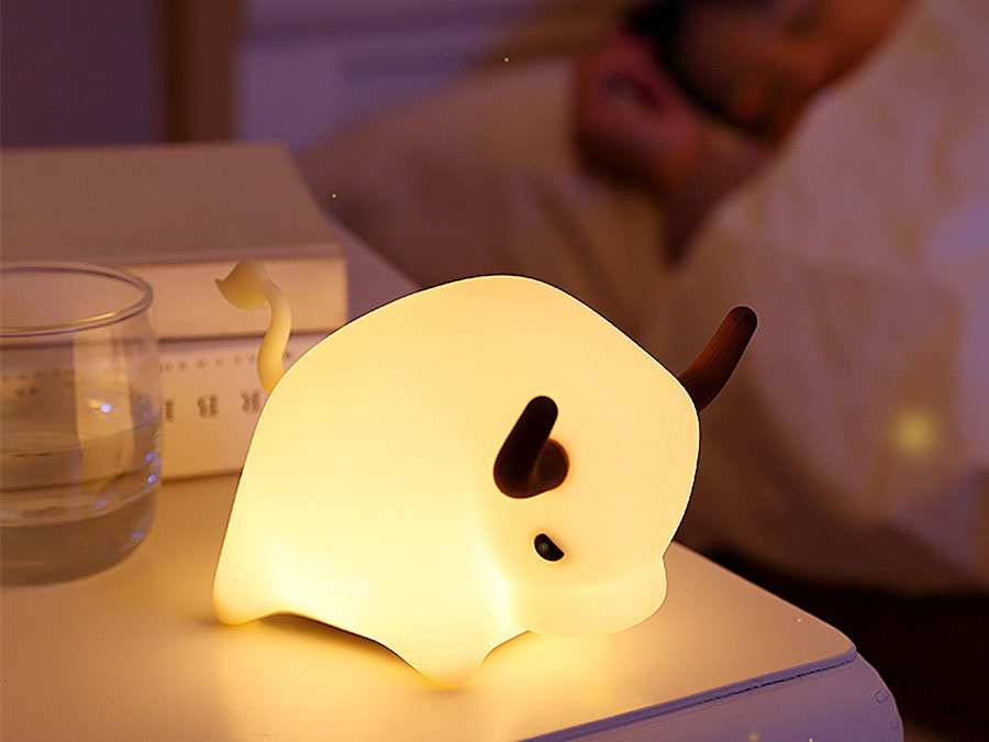 چراغ خواب رومیزی فانتزی شارژی کودکانه new cow sleeping lamp led soft light at night BD-NL-11