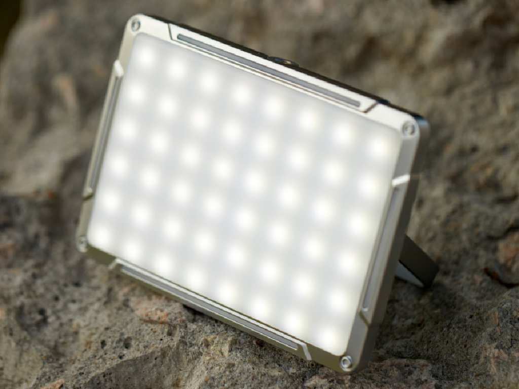 چراغ کمپینگ شارژی و پاور بانک XZ-382 Multifunctional LED Outdoor Camping Light