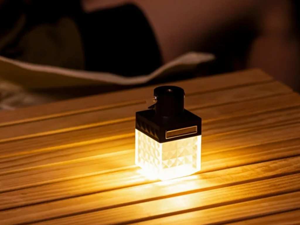 چراغ کمپینگ و پاور بانک شارژی ضدآب Outdoor Camping Light 390