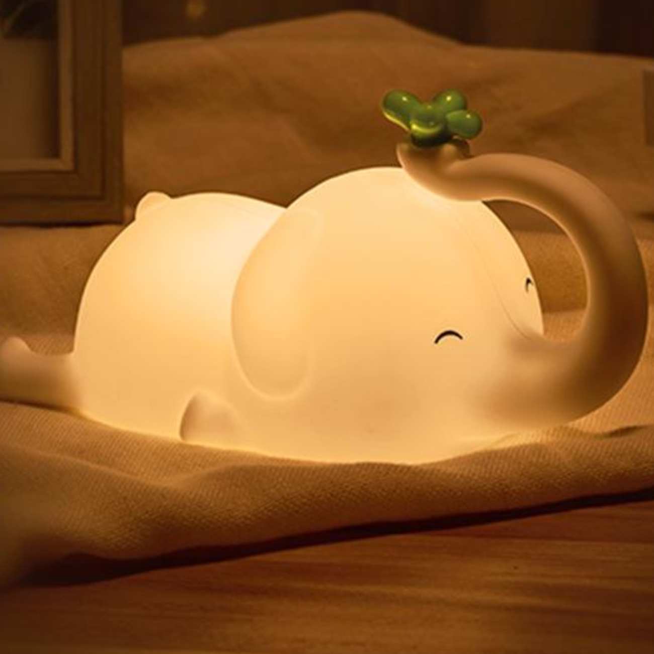 چراغ خواب رومیزی فانتزی شارژی فیل پرنده D5